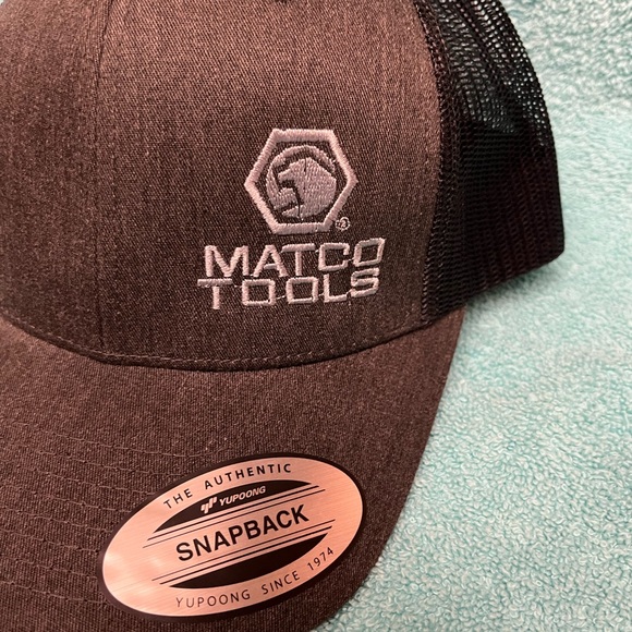 YUPOONG Men’s MATCO TOOLS Snapback Hat Trucker Hat. NWOT. Never worn. - Picture 5 of 6